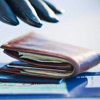 梦见钱包里的钱被偷了，解读梦境背后的深层含义