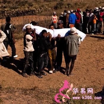 梦见死人出殡，梦境背后的深层含义与心理解析