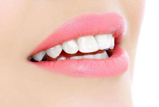 面相门牙有缝的命运如何?