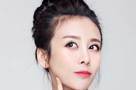 眼睛上方的痣是什么意思 3-1Z412101941b2.jpg