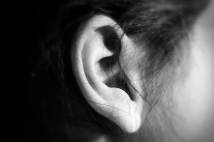 耳热耳鸣怎么预测吉凶？耳朵发热代表什么？