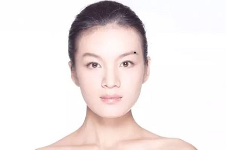 眉毛当中有痣好不好有什么象征意义