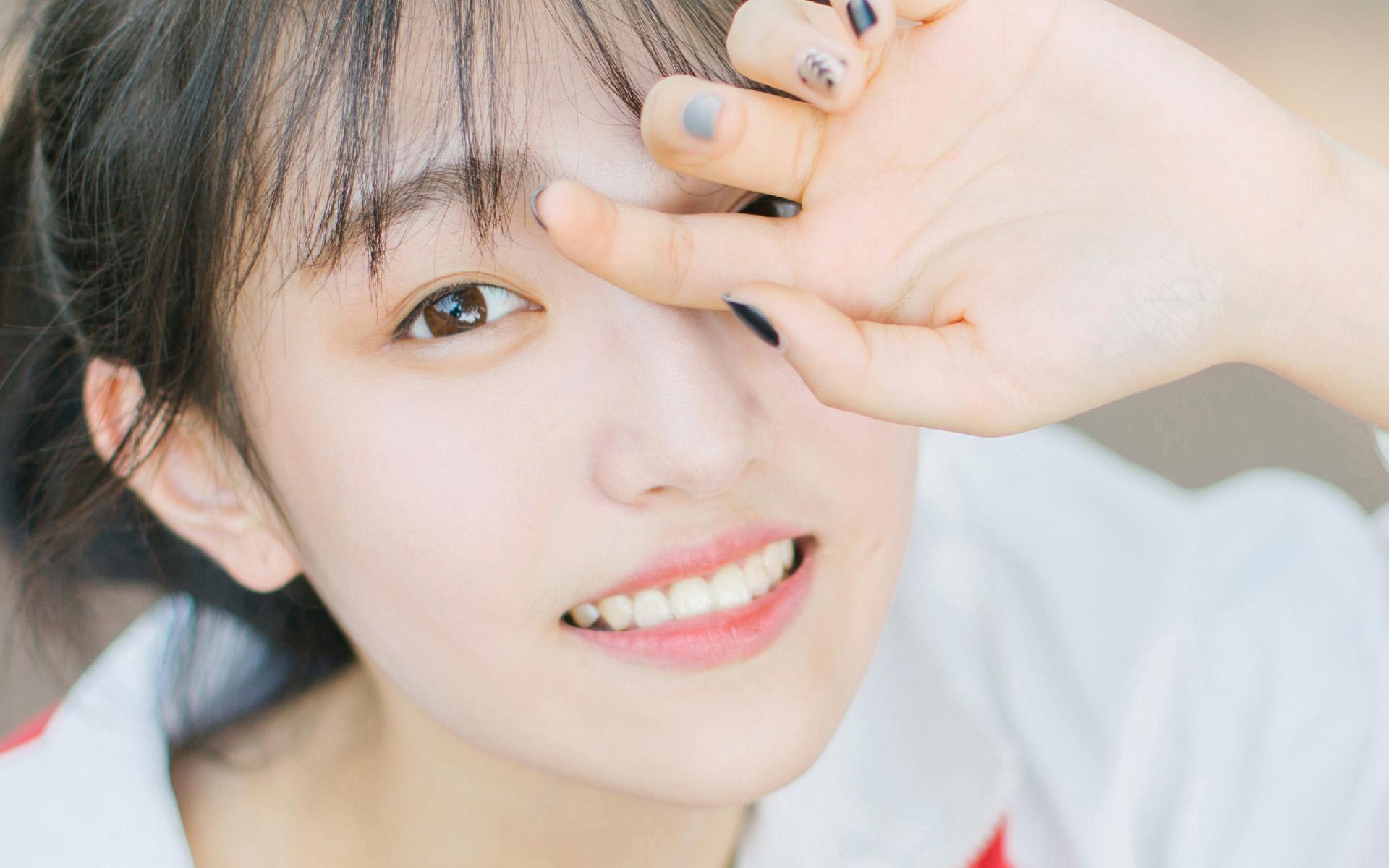 双眼皮大眼睛的女人面相解析 华易算命网